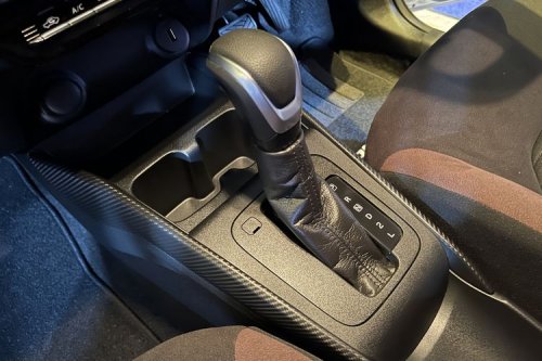 Penyebab Muncul Karat di Besi Tuas Transmisi Mobil Bekas