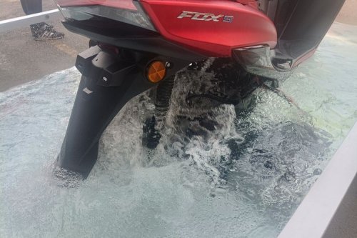 Keamanan Motor Listrik di Musim Hujan Jakarta: SImak Kata Pabrikan