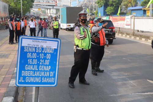 Pengamat: Transportasi Publik Lebih Mendesak dari Mobil Listrik