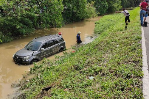 Pentingnya Menghindari Gangguan Visual dan Manual Saat Mengemudi