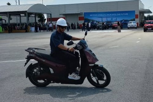 VinFast, VinFast Theon, Uji Coba VinFast Theon S: Motor Listrik Futuristik Masih Pakai Rantai