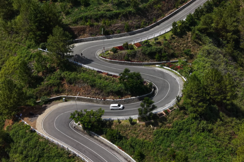 Menembus Jarak dari Kota Bertuah ke Danau Toba Bersama Veloz Hybrid