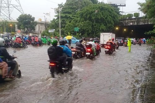 Pantau Arus Lalu Lintas Jakarta, Banjir Akibat Hujan Hari Ini