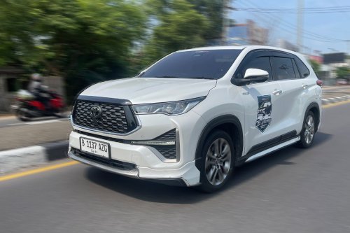 Perbandingan Tiggo 8 CSH dan Innova Zenix Hybrid