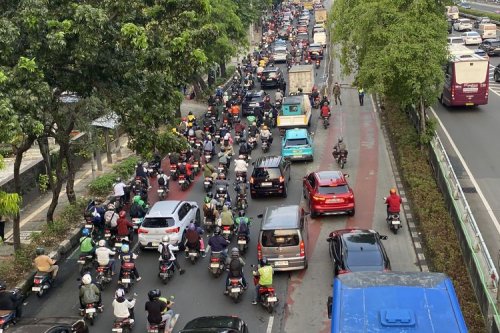 Rute Alternatif Hindari Macet di Gatot Subroto Imbas Demo Hari Ini