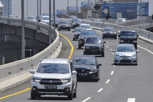 H-6 Nataru, Arus Kendaraan di Tol Layang MBZ Mulai Padat