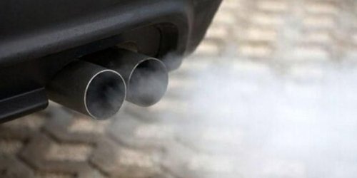 Cara Kenali Kerusakan Mesin Mobil dari Warna Asap Knalpot