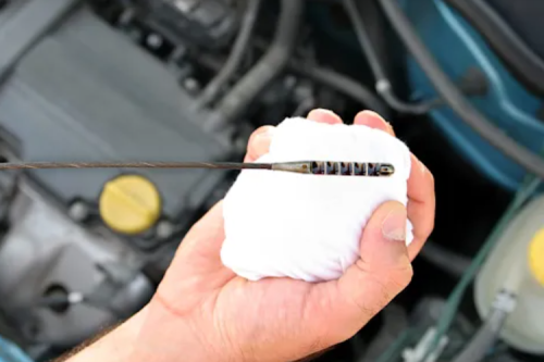 Waktu atau Jarak, Mana yang Tepat Dijadikan Acuan Ganti Oli Mobil?