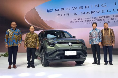 Suzuki  | Intip Persiapan Suzuki di IIMS 2026, Selubung Mobil Baru