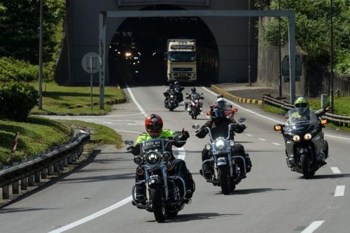 Naik Moge di Jalan Macet, Ini Kunci Tetap Aman dan Nyaman