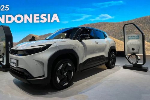 Toyota, Toyota Urban Cruiser, Toyota bZ4X, Toyota bZ4X dan Urban Cruiser Menjadi Sorotan di GIIAS 2025