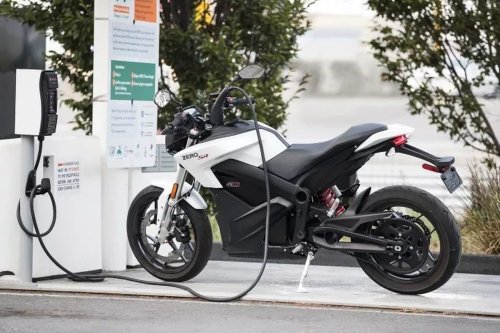 Apakah Fast Charging Aman untuk Motor Listrik?