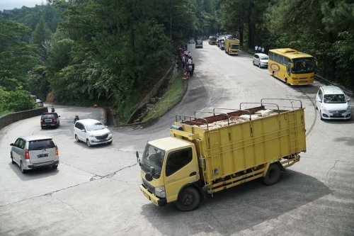 Saat Mobil Selip di Tikungan, Mana yang Lebih Aman: FWD atau RWD?