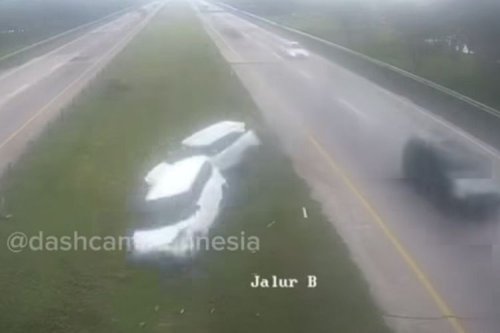 Bahaya Melintas di Bahu Jalan, Mazda Resmikan Pabrik di Indonesia