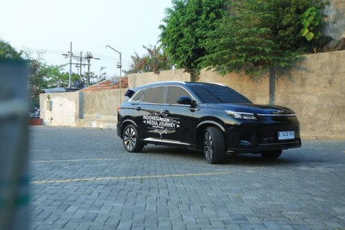 Tak Perlu Pegang Setir, Begini Cara Parkir Otomatis DFSK E5 Plus
