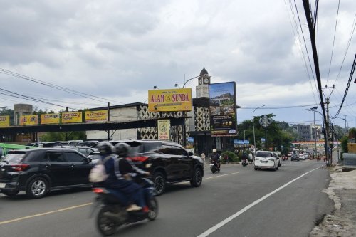 Jalur Puncak Diberlakukan One Way, Simak Rute Alternatif