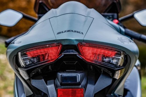 Suzuki , Suzuki Hayabusa 2025: Legenda Kecepatan yang Masih Brutal