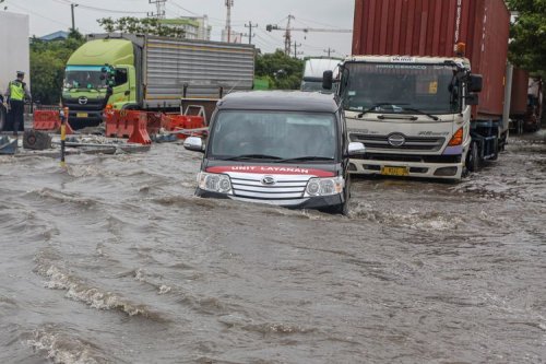 Kemenhub Awasi Titik Rawan Banjir di Semarang Jelang Nataru