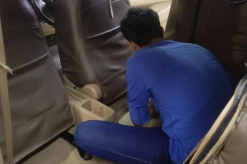 Salah Cuci Bisa Rusak, Ini Teknik Aman Bersihkan Karpet Mobil