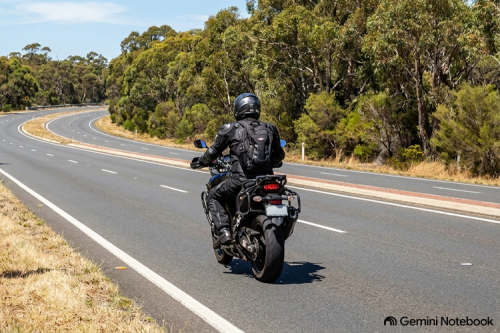 Pengendara Motor di Australia: Pelat Nomor Belakang dan Batas Kecepatan