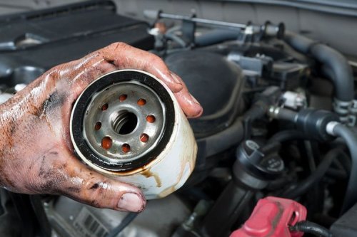 Catat, Ini Waktu Ideal Mengganti Filter Oli Mesin Mobil?