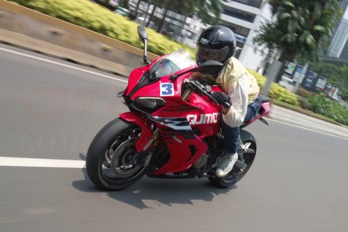 Review Harian QJMotor SRK 800 RR, Moge 4 Silinder Masih Ramah Macet