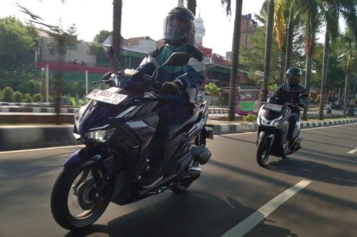Adu Rasa Berkendara Vario 160 Evo Vs Lexi LX 155, Mana Lebih Asyik?