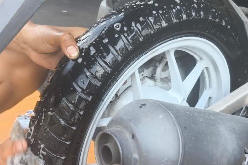 Alasan Kenapa Paku yang Menancap di Ban Tubeless Sebaiknya Tak Dicabut