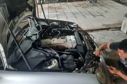 Kebiasaan Mematikan AC Mobil Saat Menanjak: Apa Kata Ahli?