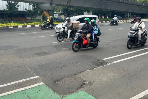 Musim Hujan Bikin Pelek Motor Rawan Penyok, Ini Penyebab Utamanya