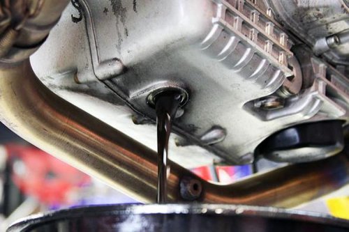 Mengapa Oli Mesin Kendaraan Harus Diganti Secara Rutin?