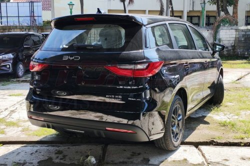 BYD, Toyota, Toyota Innova, Komparasi Harga BYD M6 DM Vs Toyota Innova Zenix HEV, Sengit!