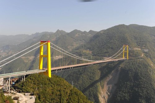 Tertinggi di Dunia, Jembatan Huajiang Canyon Lolos Uji Beban 96 Truk