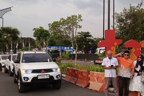 Komunitas Mobil Rayakan Prestasi Balap Lewat Aksi Berbagi di TMII