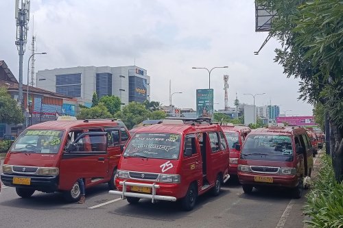 Saat BBM Jadi Isu, Angkutan Umum Justru Terabaikan