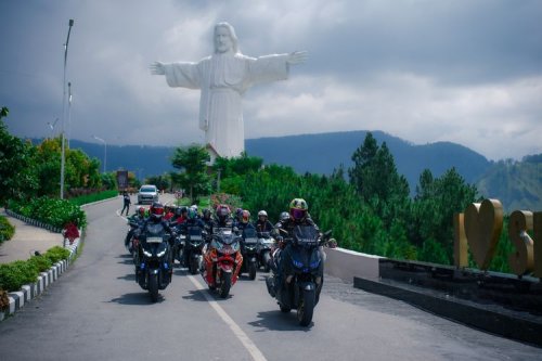 Menaklukkan Bukit Holbung, Buktikan Fitur NMAX Turbo di Samosir
