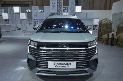 Demo Buruh Hari Ini, Mobil Baru di IIMS 2026