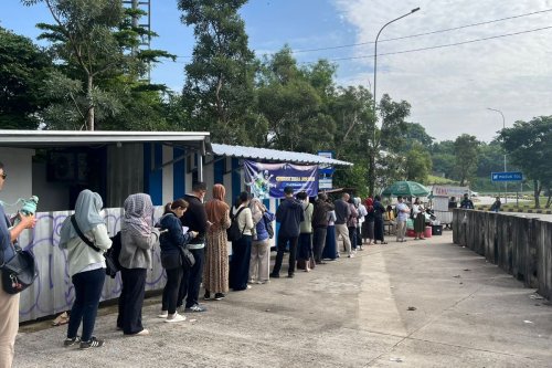 Penumpang Transjabodetabek Kepanasan Kehujanan, Fasilitas Jadi Kendala