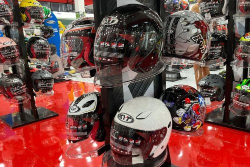Ertiga dan XL7 Hilang, Helm Rp 300.000-an di JFK