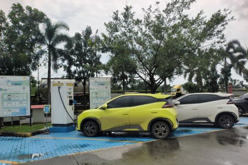 Sisa Baterai 30 Persen, Pengemudi Mobil Listrik Sebaiknya Segera Cari SPKLU