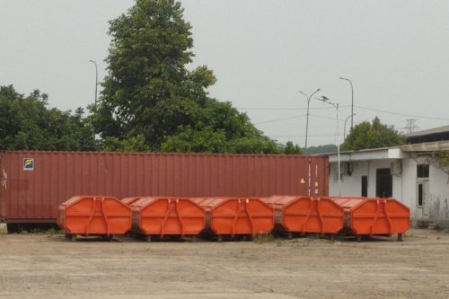 Cara Karoseri Bertahan dari Serbuan impor Truk China