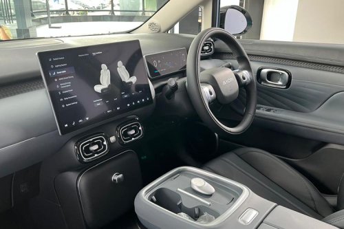 Perbandingan GAC Aion UT dan GWM Ora 03: Siapa Unggul?