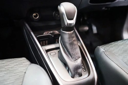 Posisi Transmisi yang Benar Pakai Mobil Matik di Tanjakan