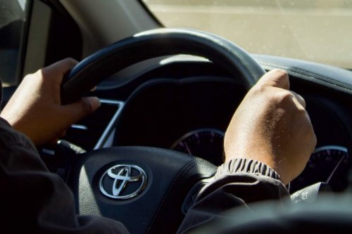 Studi Sebut Bawa Mobil Manual Bisa Bantu Jaga Fungsi Otak