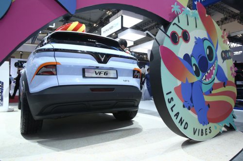 Ada Vinfast VF7 Fantastic 4 Edition di GIIAS 2025