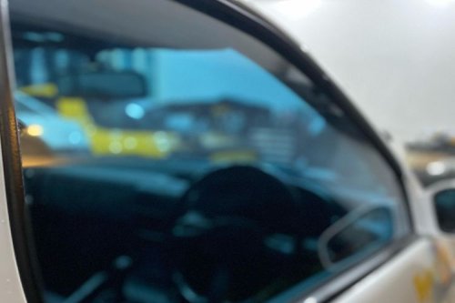 Benarkah Kaca Film Bisa Ganggu Sinyal HP di Mobil? Ini Penjelasannya