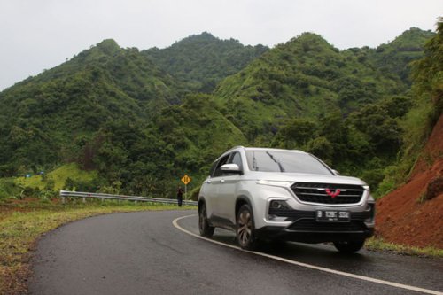 Testimoni Pengguna Wuling Almaz 2020: Fitur Melimpah, Harga Masuk Akal