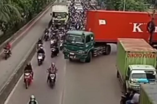 Pahami Blind Spot untuk Keselamatan Pengendara Motor