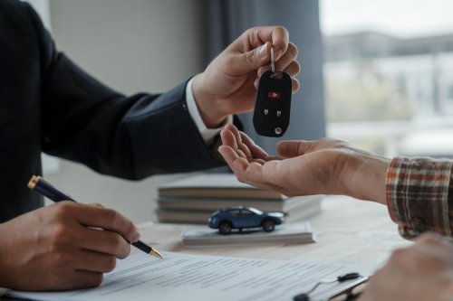 Mau Kredit Mobil Toyota Hybrid? Ini Syarat dan DP yang Perlu Disiapkan