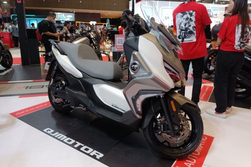 QJMotor Belum Minat Jual Motor Listrik di Indonesia